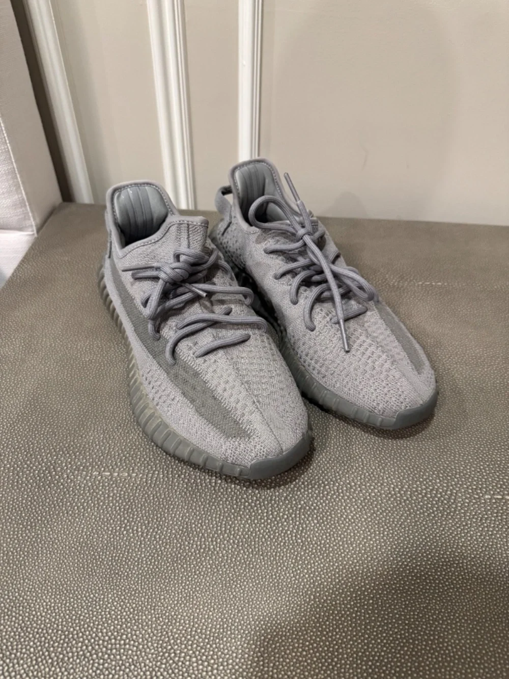 adidas Yeezy Boost 350 V2 Steel Grey Men’s 8.5 Women’s 9.5